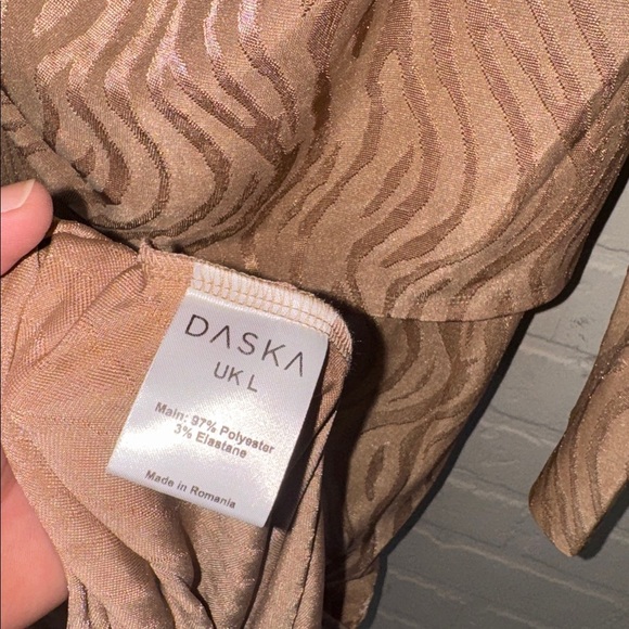 Daska dress Dusty Tan maxi faux wrap long sleeve rose gold bar accent large NEW - Picture 5 of 9